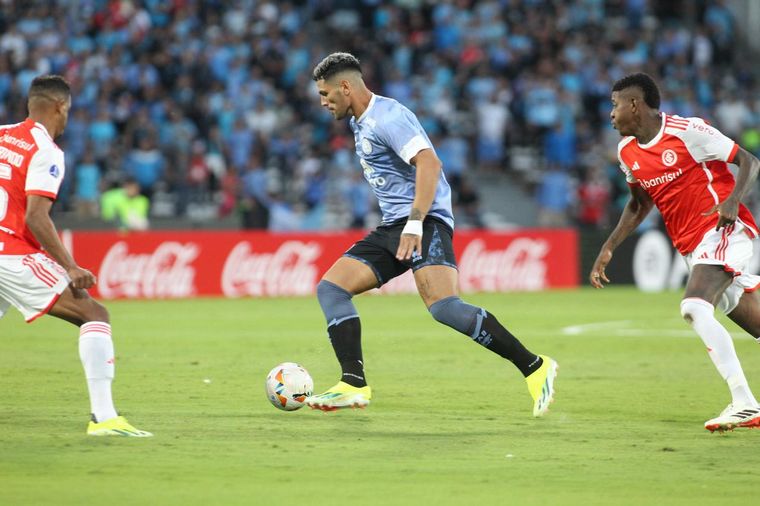 Belgrano recibe a Internacional de Porto Alegre. 