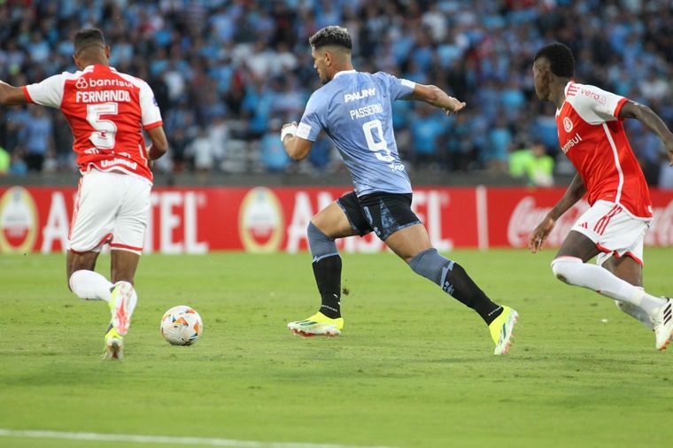 Belgrano recibe a Internacional de Porto Alegre. 