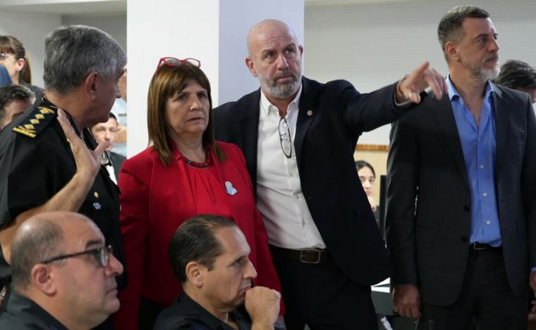 El ministro porteño tomó la decisión tras sucesivas fugas en edificios de la fuerza.