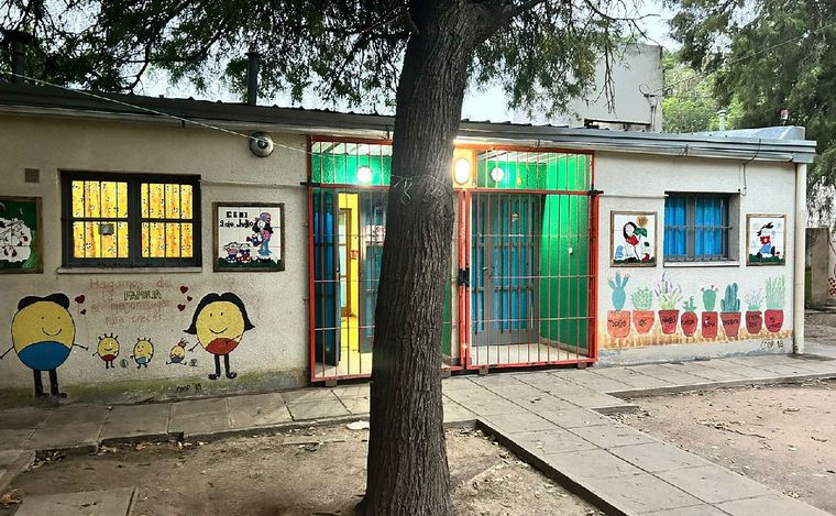 Robaron los aires acondicionados en un jardín de Córdoba. (Lucía González/Cadena 3)