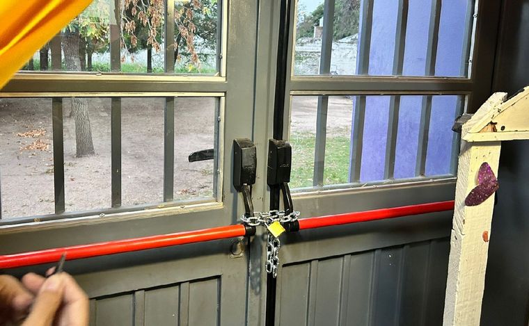 Robaron los aires acondicionados en un jardín de Córdoba. (Lucía González/Cadena 3)