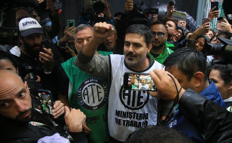 Protesta de ATE por los despidos en el Estado. (Foto: NA)