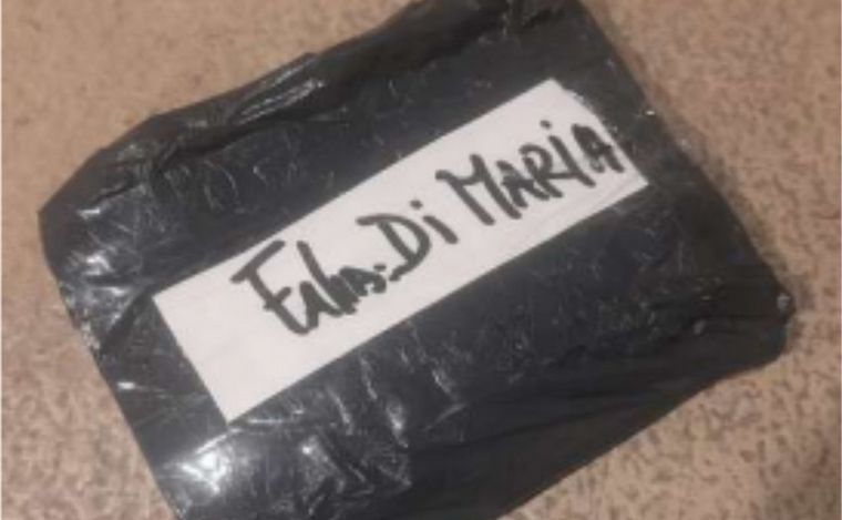 La amenaza a Ángel Di María y su familia estaba en el interior de una bolsa. 