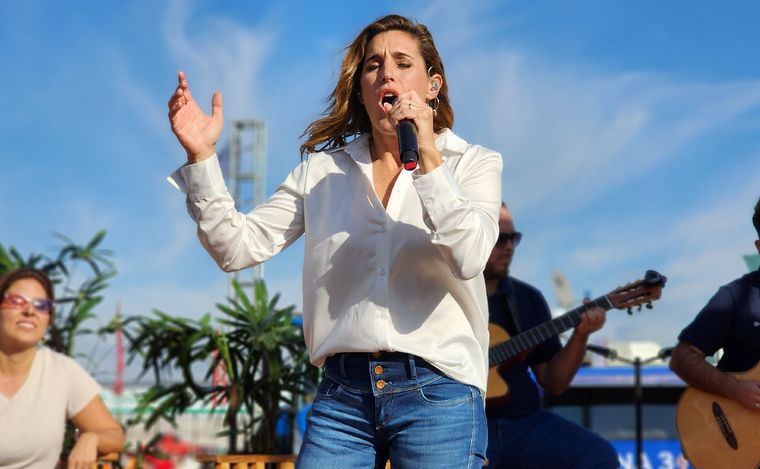 "La Sole" Pastorutti en el stand de Cadena 3 en Agroactiva 2023.