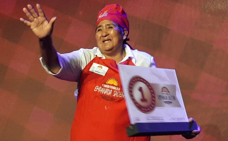 Ester del Valle López ganó el Concurso de la Empanada Salteña a sus 71 años.