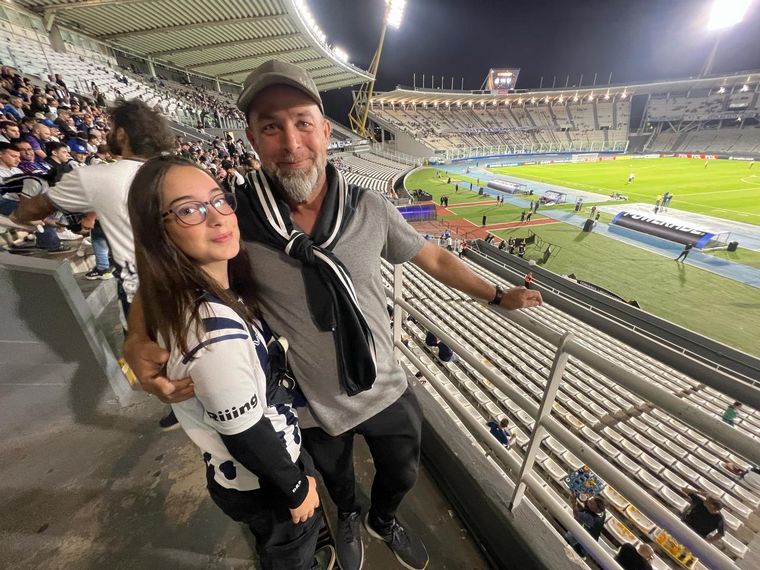 Entusiasmo de los hinchas albiazules por el debut de Talleres en la Libertadores.