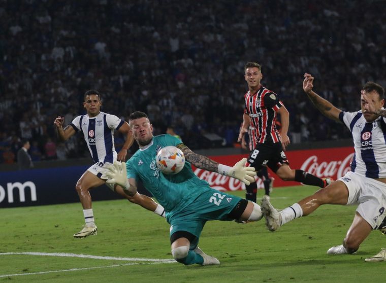 Atajada de Guido Herrera