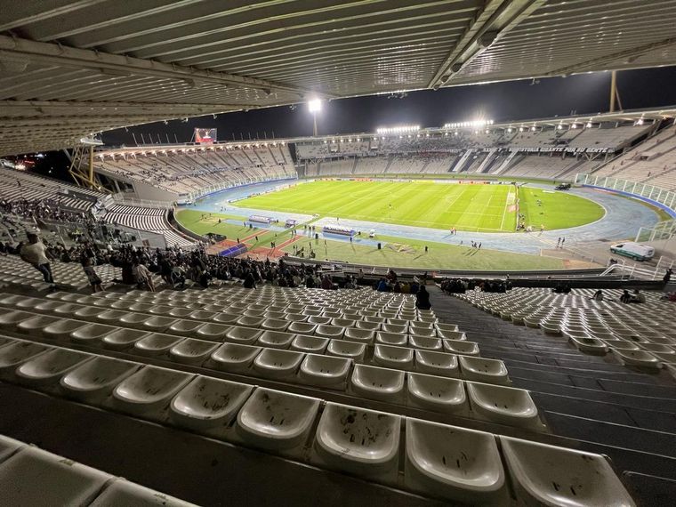Entusiasmo de los hinchas albiazules por el debut de Talleres en la Libertadores