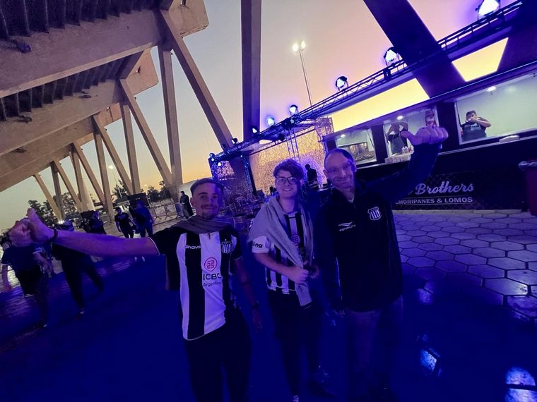 Entusiasmo de los hinchas albiazules por el debut de Talleres en la Libertadores