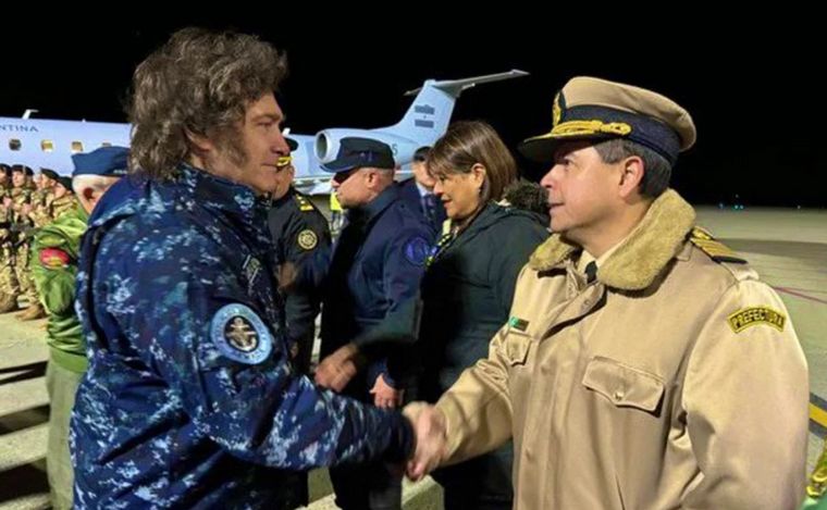 Milei en su arribo a Ushuaia.