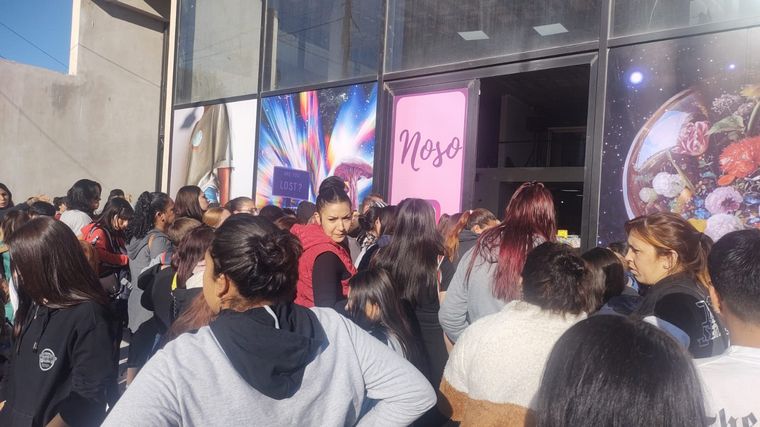 El comercio está ubicado en Cruz Roja y Nores Martínez.