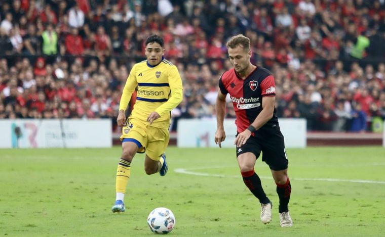 Langoni, la figura da una mano en defensa.