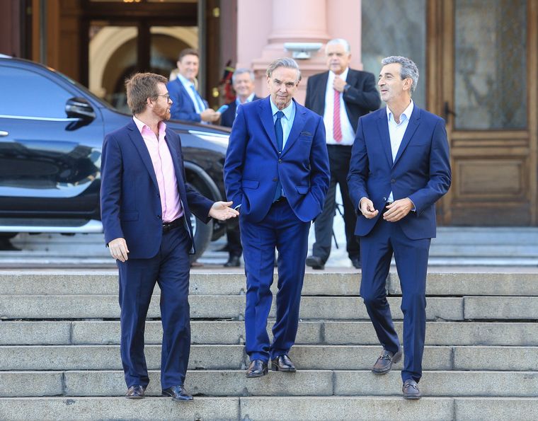 FOTO: Massot, Pichetto y Randazzo, algunos de los diputados que fueron a la Casa Rosada. 