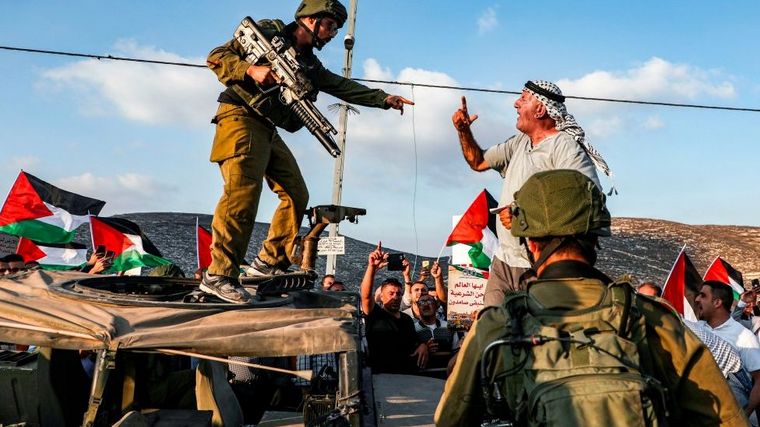 FOTO: Gabriel Ben Tasgal presenta un libro que matiza el conflicto palestino-israelí