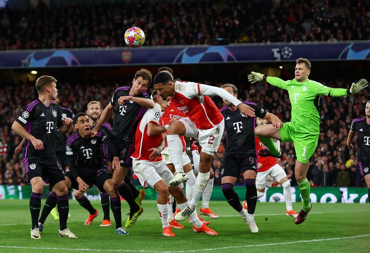 Arsenal y Bayern se enfrentan por Champions. 