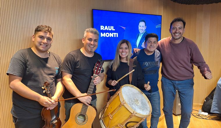 Los Duarte llenaron de folklore los estudios de Cadena 3 anticipando su peña