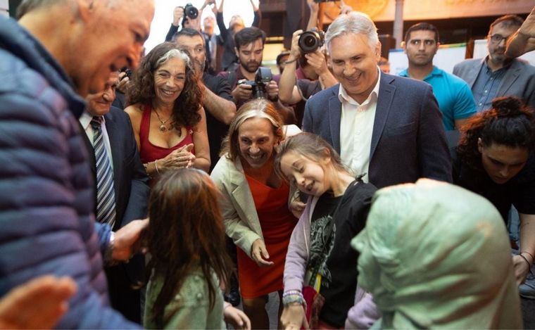 Inauguraron una escultura en honor a Sonia Torres.