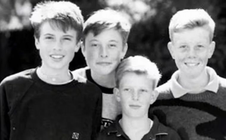 Kimbal y Elon Musk con sus primos, Peter y Russ Rive.