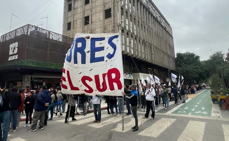 Organizaciones piqueteras se movilizan en reclamo de alimentos (Foto: Daniel Cáceres)