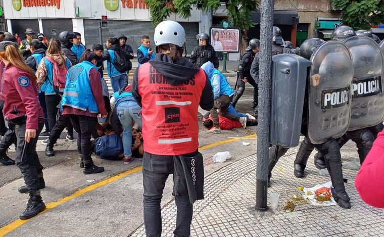 Incidentes entre manifestantes y la Policía en CABA. (Orlando Morales/Cadena 3)