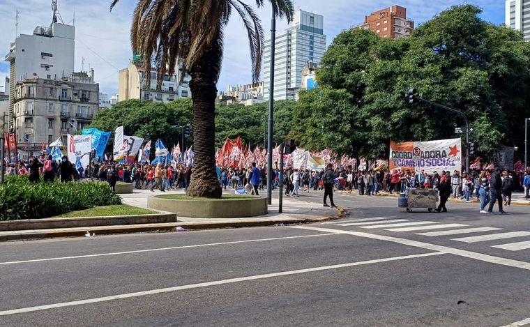 Incidentes entre manifestantes y la Policía en CABA. (Orlando Morales/Cadena 3)