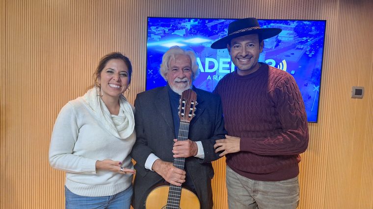 Orlando Vera cruz visitó los estudios de Cadena 3