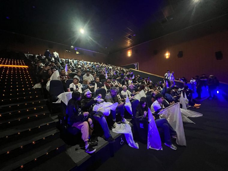 Te vi en el cine: buscate en la sala de cines dino viendo a Talleres