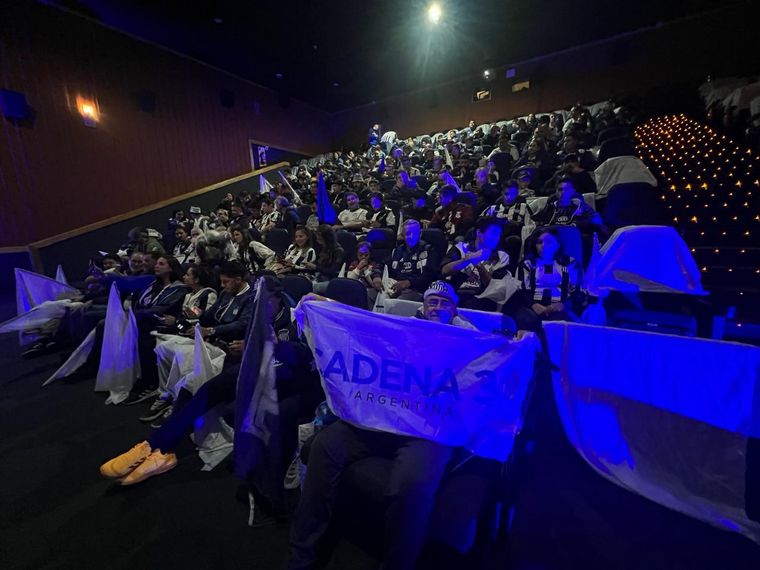 Te vi en el cine: buscate en la sala de cines dino viendo a Talleres