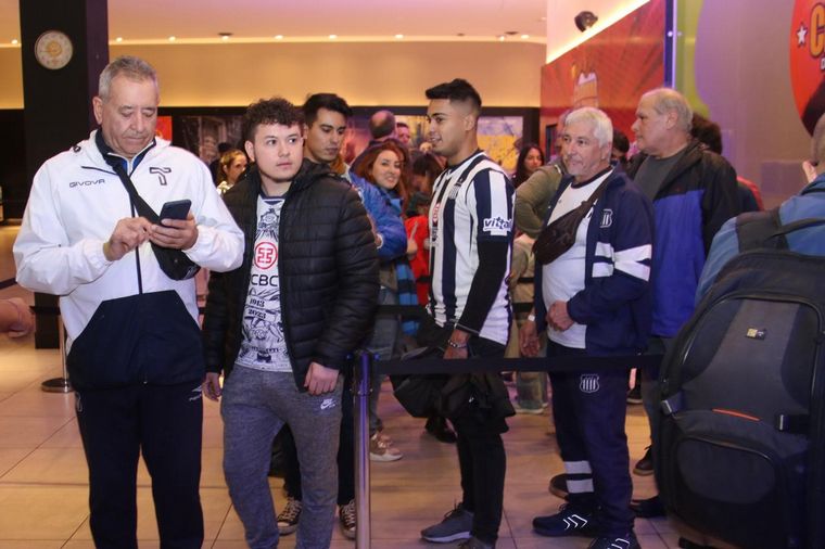 Te vi en el cine: buscate en la sala de cines dino viendo a Talleres