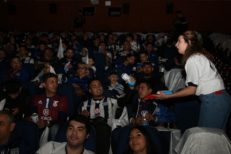 Te vi en el cine: buscate en la sala de cines dino viendo a Talleres