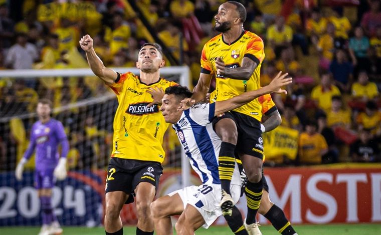 Talleres se trajo un punto clave de Ecuador. 