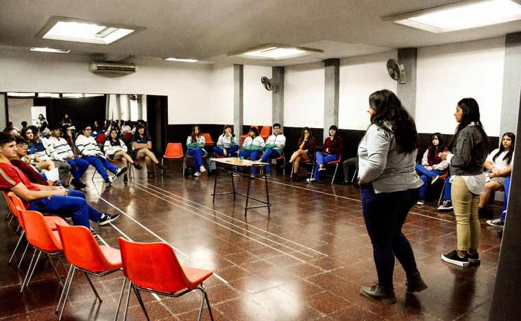 FOTO: El Colegio Hispano Argentino propone un día sin celulares. (Foto: Municipalidad)