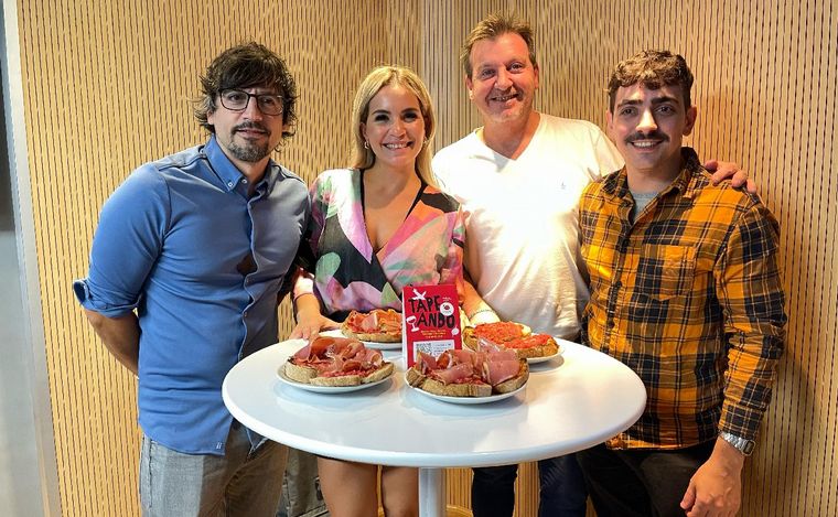 Roque González, consejero de Turismo (izq.) y Franco Guione, de Bros Comedor (der.)