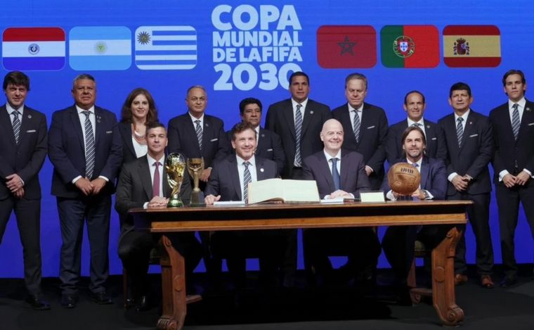 FIFA y Conmebol oficializaron la realización del Mundial 2030 en Sudamérica.