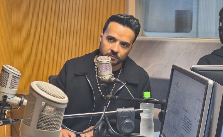 Luis Fonsi, en los estudios de Cadena 3.