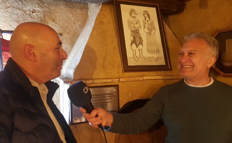 Fernando en la Casa Museo de San Martín en Cervatos de la Cueza.