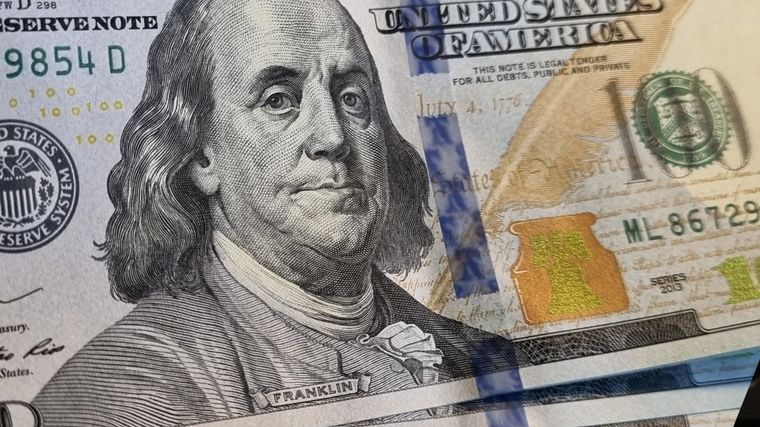 FOTO: El dólar ¿está regalado o está normal?