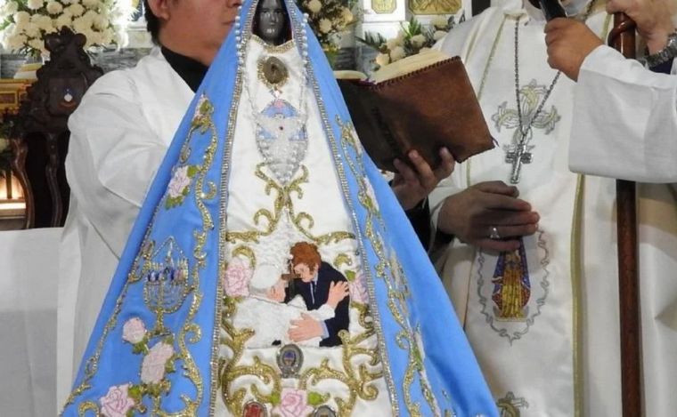 FOTO: Polémica en Catamarca por el manto de la Virgen del Valle: tenía a Milei bordado