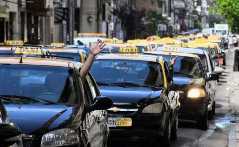 FOTO: Taxistas, con poca actividad por la crisis económica.