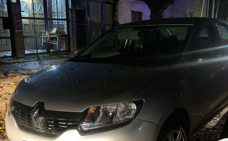 FOTO: El Renault Logan robado al remisero.