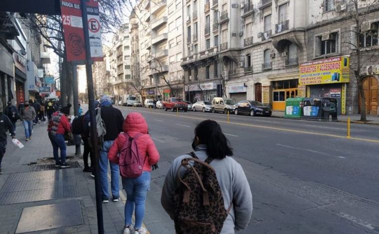 FOTO: Transporte urbano de Córdoba: molestias de los usuarios por lentas frecuencias.