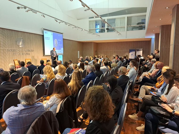 El emnbajador de Alemnia abre el evento de AKH.