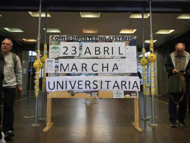 FOTO: Contra el ajuste del presupuesto universitario se convocó a una marcha