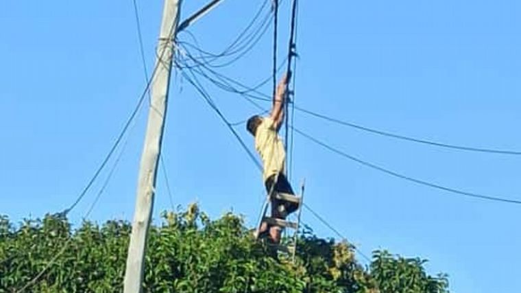 FOTO: Roban cables con total impunidad en barrio San Jorge