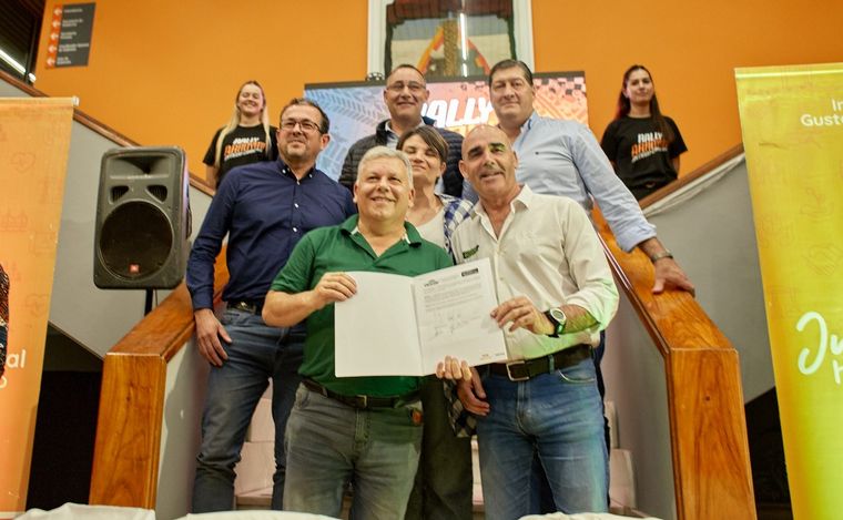 El intendente de Arroyito, Gustavo Benedetti y Gustavo Beccaría de ACCOR