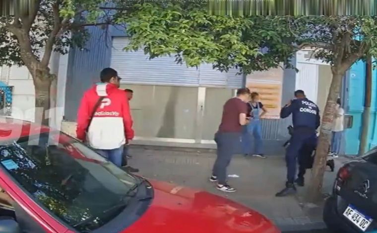 FOTO: Policías héroes en su día: salvaron la vida de un niño que se ahogaba con pan