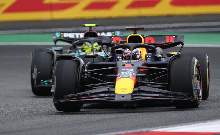 Max se deshizo de Alonso y de Hamilton para ganar cómodamente el Sprint
