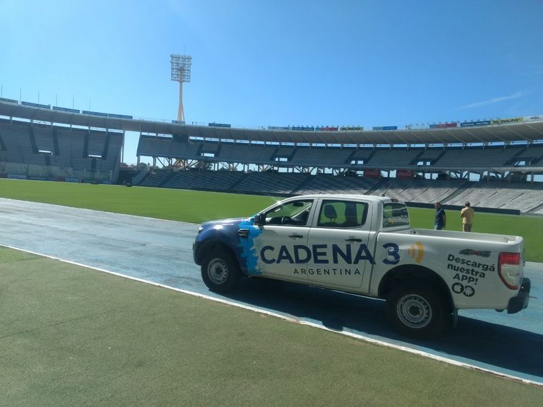 Así está el césped del Kempes para el Superclásico