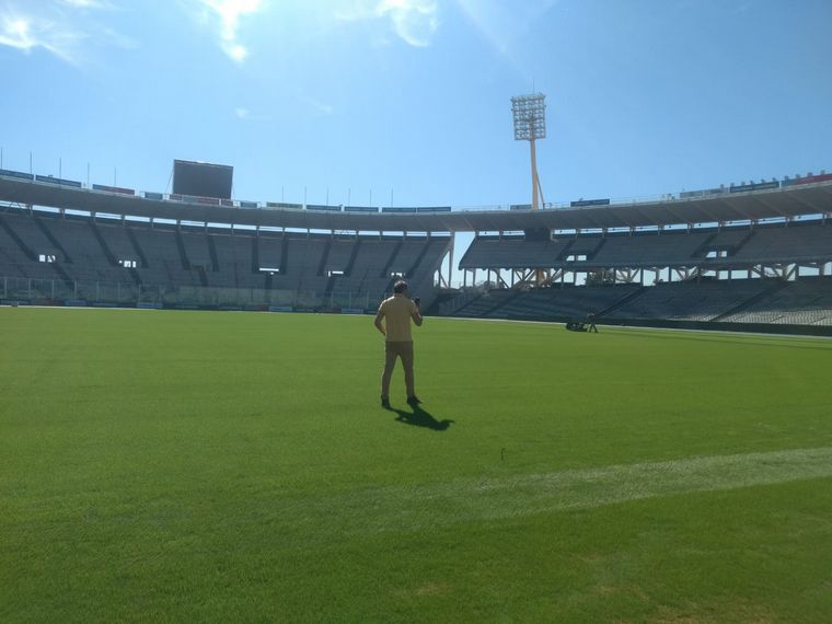Así está el césped del Kempes para el Superclásico