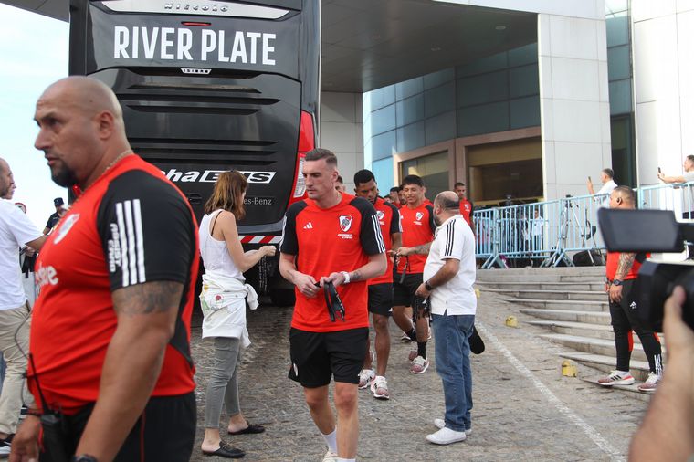 Los planteles de ambos equipos se acercaron a los hinchas